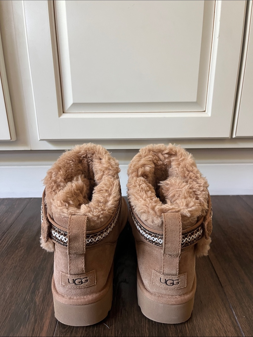 Like New! UGG Classic Ultra Mini Alpsey Boot! - Picture 8 of 10